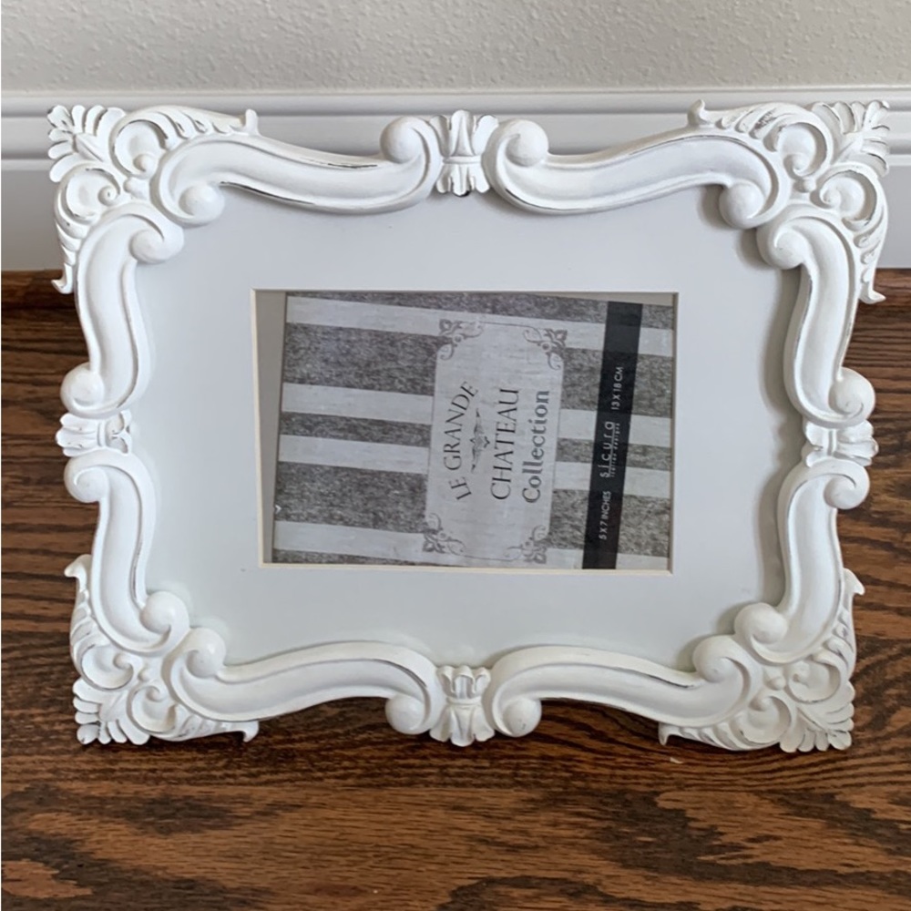 White 5x7 photo frame
